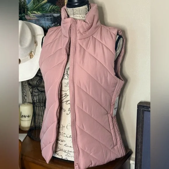 Women's Pink Quilted Vest NWT - Picture 2 of 5